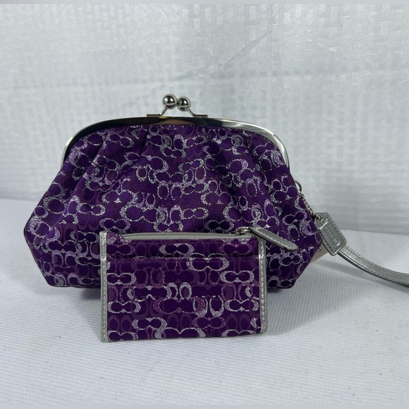NWT Coach Kisslock Clutch / Wristlet with Matching Cardholder - Picture 2 of 16